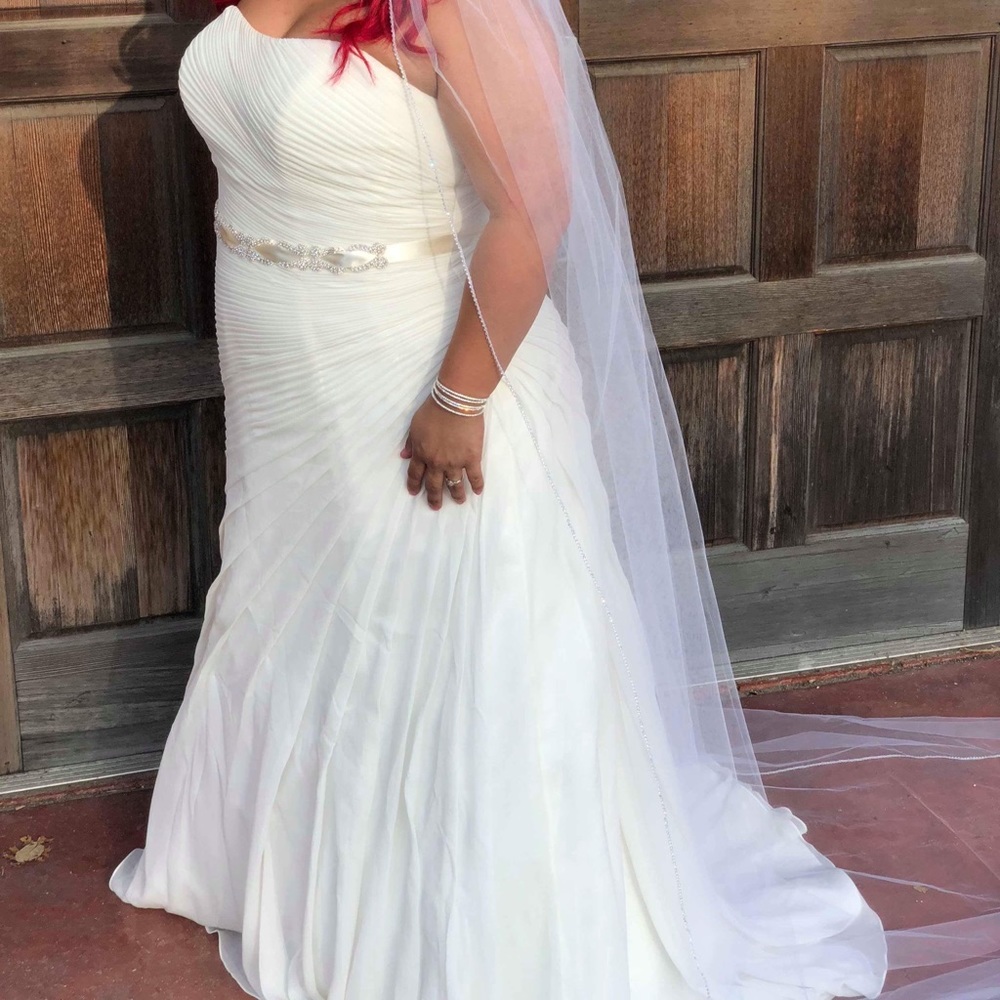 Ivory wedding dress